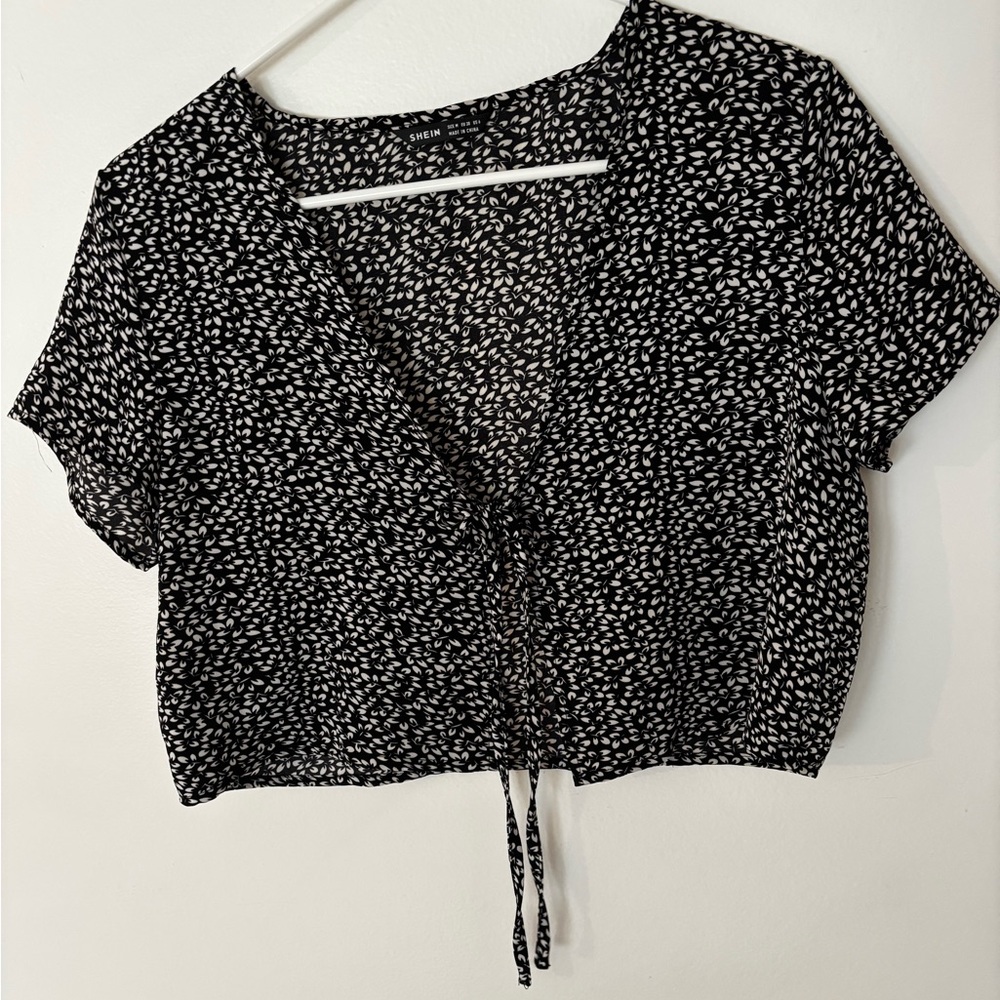 SHEIN Black and White Patterned Tie Top